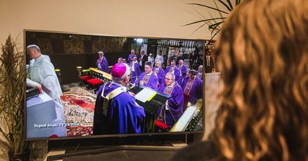 TVP chce nowej umowy z Kościołem. Telewizja ujawnia kwoty