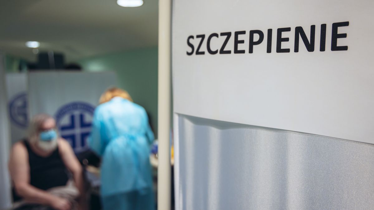 Koronawirus covid szczepienie szczepienia szczepionka punkt szczepień