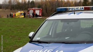 Ciągnik ruszył sam, 82-latek walczy o życie – dramat podczas prac rolnych