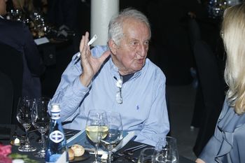Zamieszkał z żoną w domu opieki. W latach 90. był gwiazdą TVP