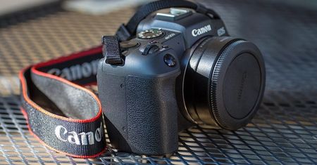 Bezlusterkowce Canon — jak sprawdzają się do fotografii miejskiej