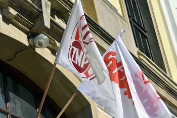Wywieszenie flag nie wystarczy. ZNP o proteście nauczycieli