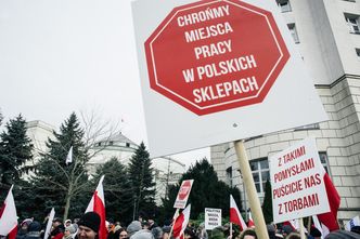 Zakaz handlu nadal grą PiS. Prace kolejny raz przesunięte