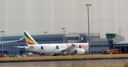 Pożar samolotu Boeing 787. Lotnisko zapowiada opóźnienia innych samolotów