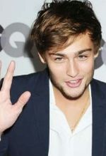 Douglas Booth będzie walczył o Julię