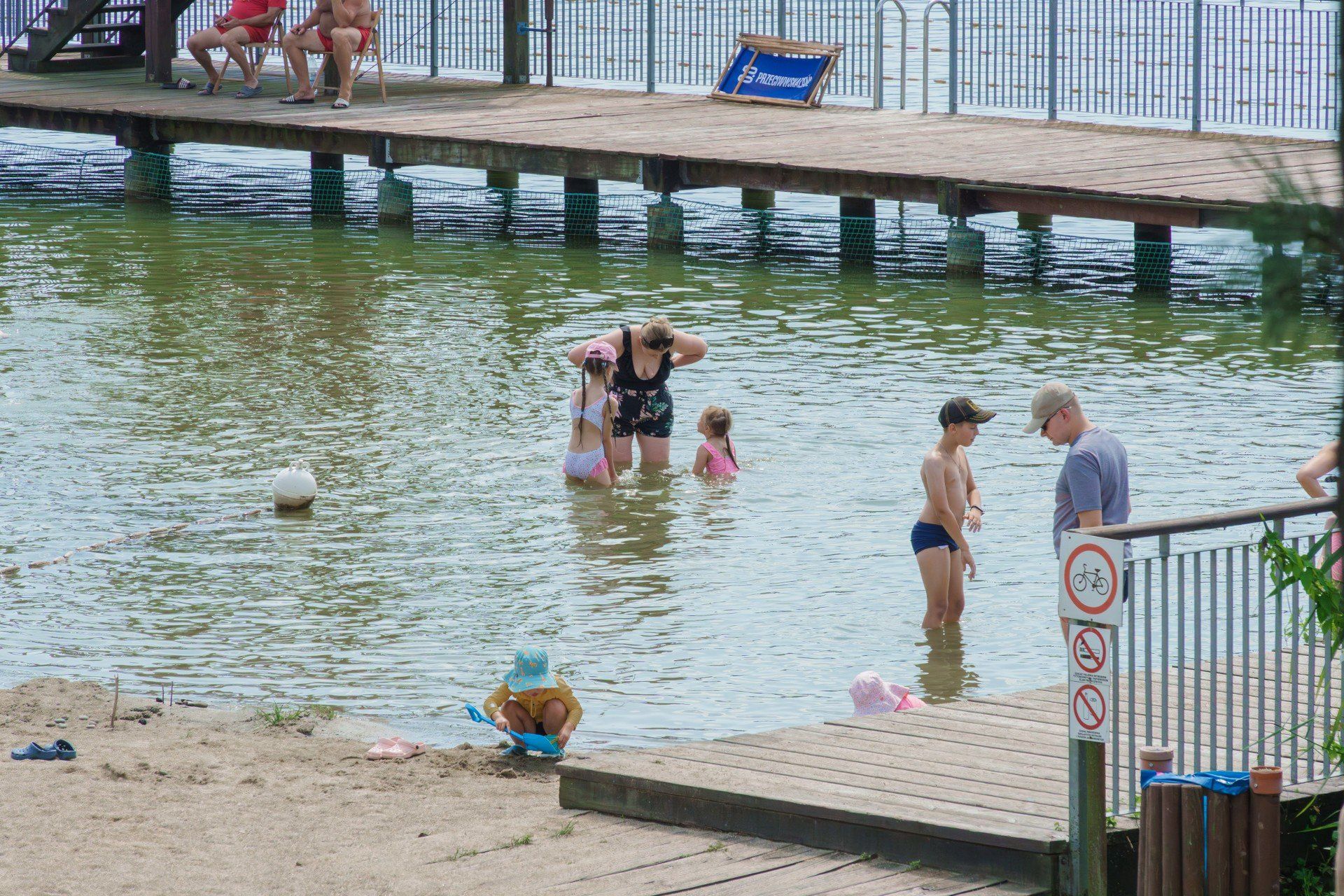 10.08.2025 Stary Sącz, stawy, kąpielisko, aquapark, lato, opalanie

fot. Damian Radziak