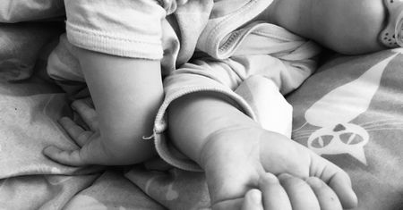 Mama w nocy karmiła dziecko. Tragedia na Podlasiu