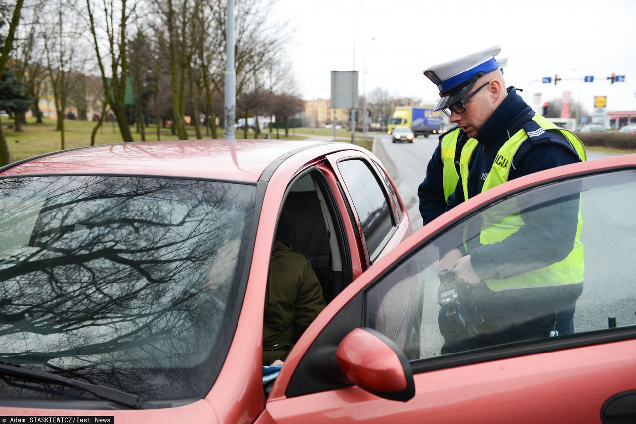 Policjanci w okresie wakacji będą mieli pełne ręce roboty, bo adaptacja do nowych przepisów będzie dla kierowców bolesna.