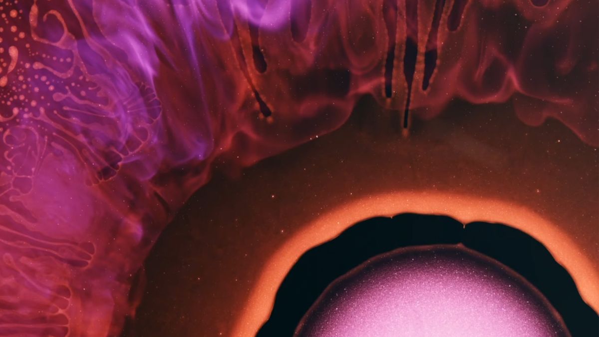 Scott Portingale ukazał mikroskopijny świat przemian chemicznych jako wspaniałe dzieło sztuki.