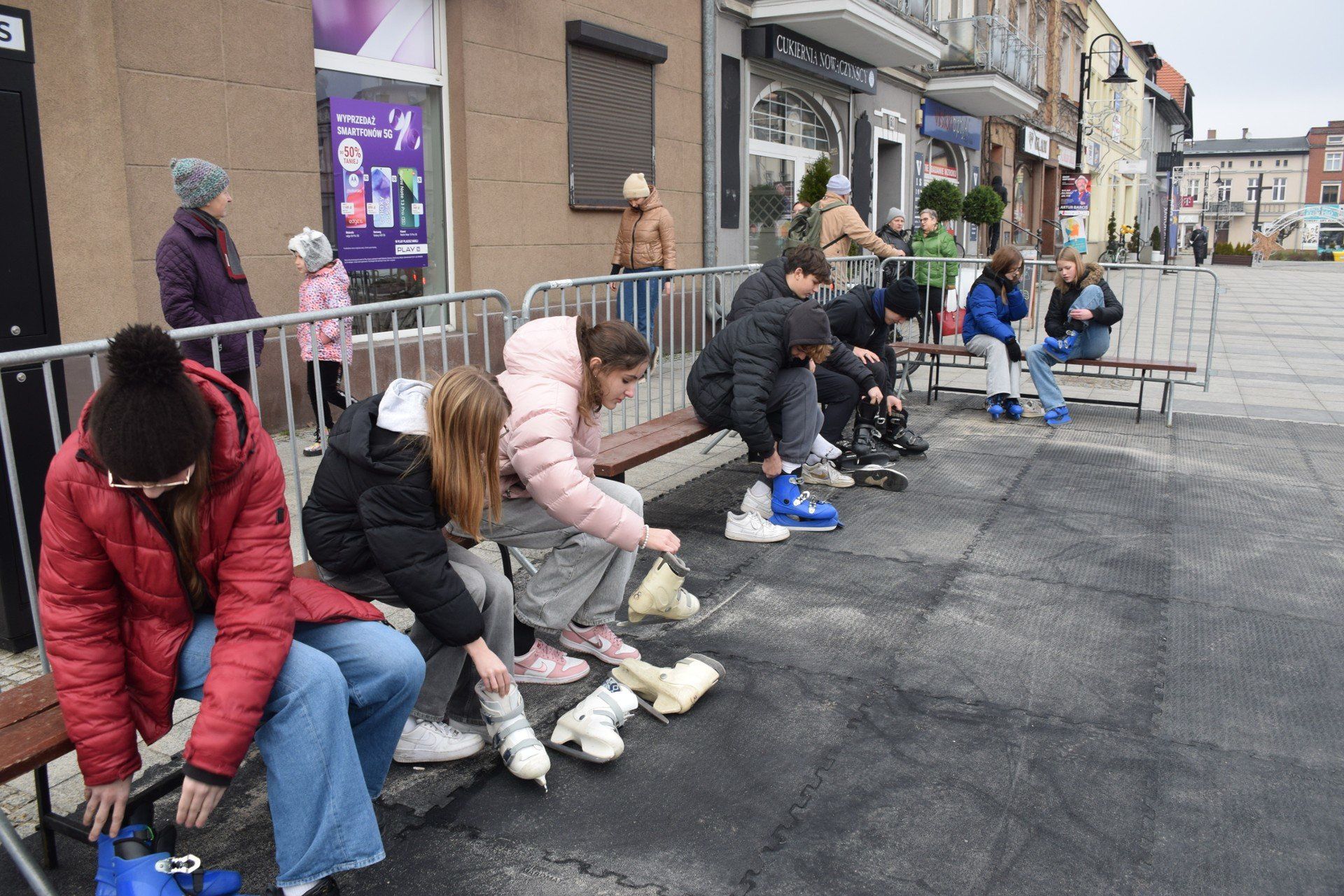 Otwarcie lodowiska w Szamotułach już wkrótce - zobacz archiwalne zdjęcia z ubiegłego roku!
