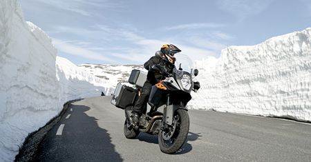 Jazda motocyklem zimą. Lista zasad, o których trzeba pamiętać