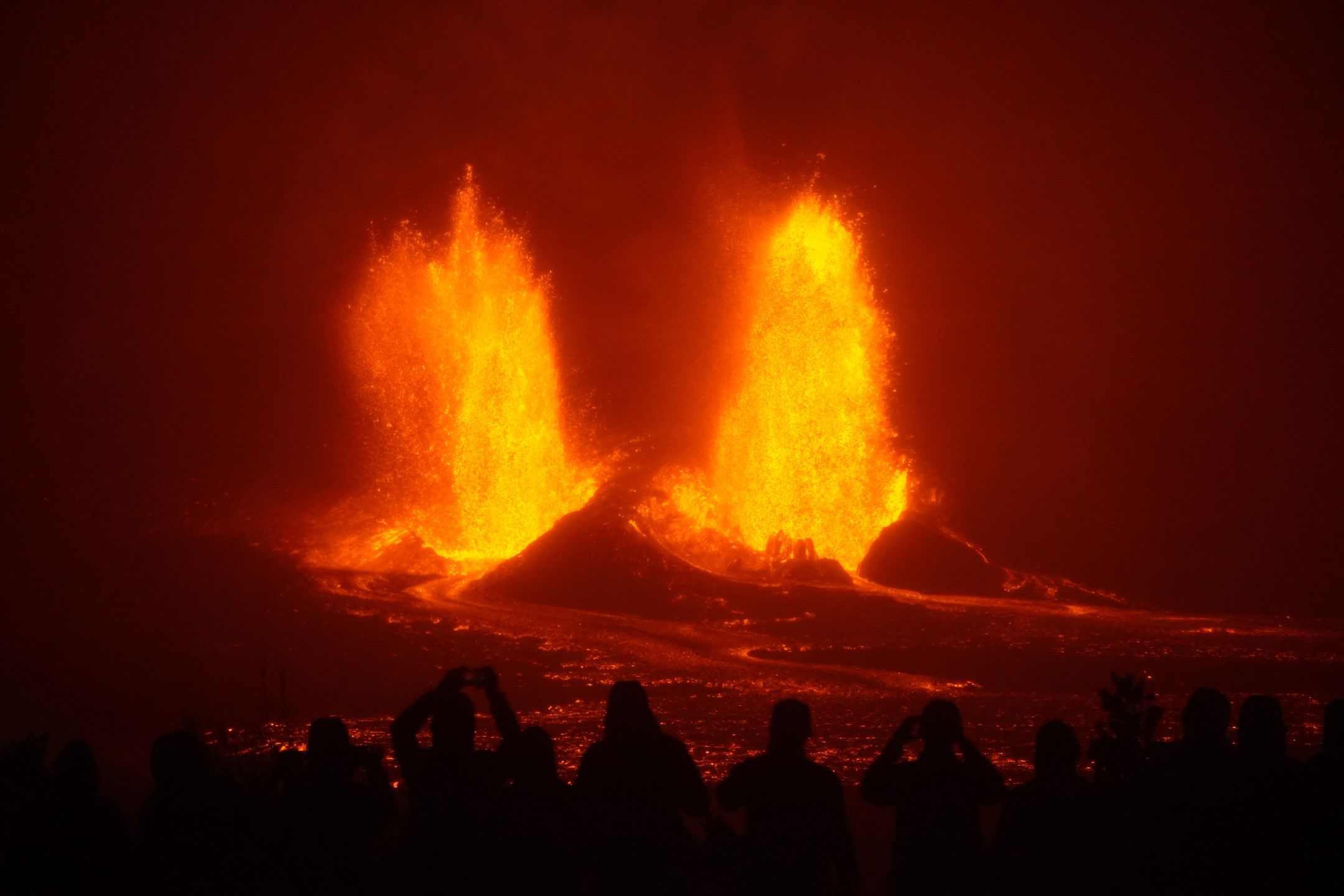 Wybuchy wulkanu Kīlauea obserwują tysiące ludzi
