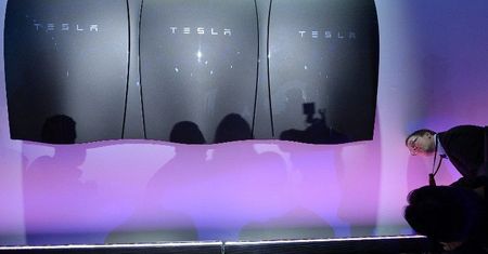 Tesla i Panasonic będą produkować baterie słoneczne w USA