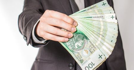 Zaległości w wypłatach dla pracowników mniejsze niż rok temu