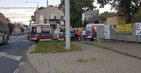 Lublin: Policja przyjechała do agresywnego 30-latka atakującego przechodniów. Zmarł podczas interwencji