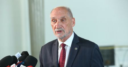 Macierewicz nie straci orderu? Duda zabrał głos
