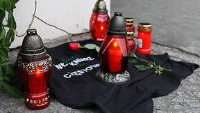 Znicze dla Lee Richardsona na wrocławskim stadionie