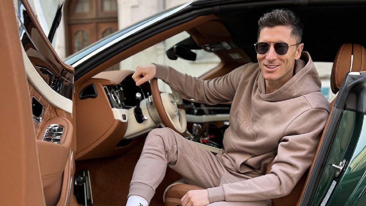 Robert Lewandowski w swoim Bentleyu