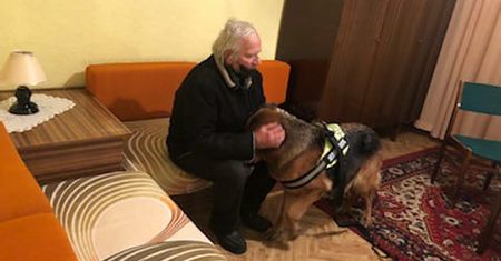 Śląsk. Bezdomny senior z Tarnowskich Gór nie musi już spać w aucie