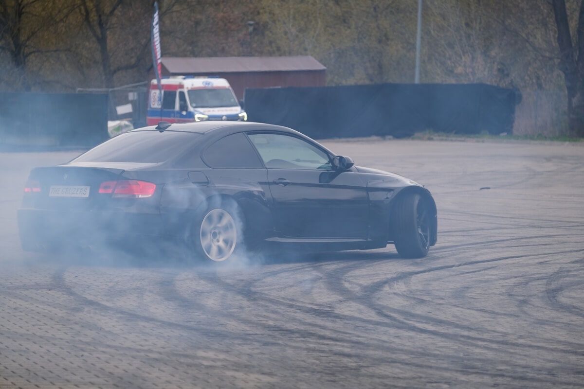 Pokazy driftu na Moto Session