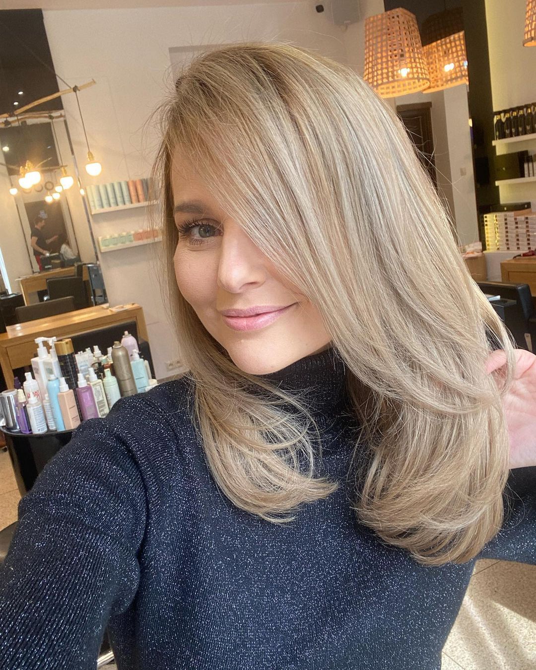 Paulina Sykut u fryzjera z Różą