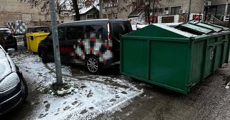 Kierowca nie wytrzymał. Kontenerem zastawił busa zaparkowanego przy śmietniku w Zielonej Górze
