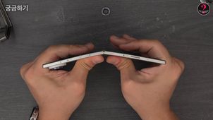 Zgiął Galaxy Z Fold 8 tak mocno, że aż trudno patrzeć. Tester opublikował nagranie