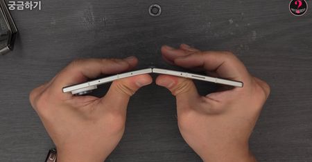 Zgiął Galaxy Z Fold 8 tak mocno, że aż trudno patrzeć. Tester opublikował nagranie