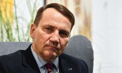 Wielkie przelewy z Azji. Sikorski ponownie zabrał głos