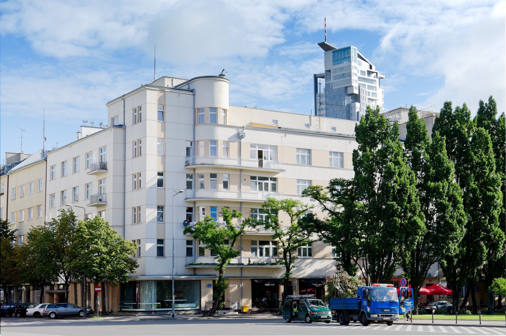Budynek przy Skwerze Kościuszki. Przykład modernizmu