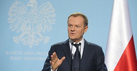 Premier zamienił fotografa na młodszego. Dlaczego?