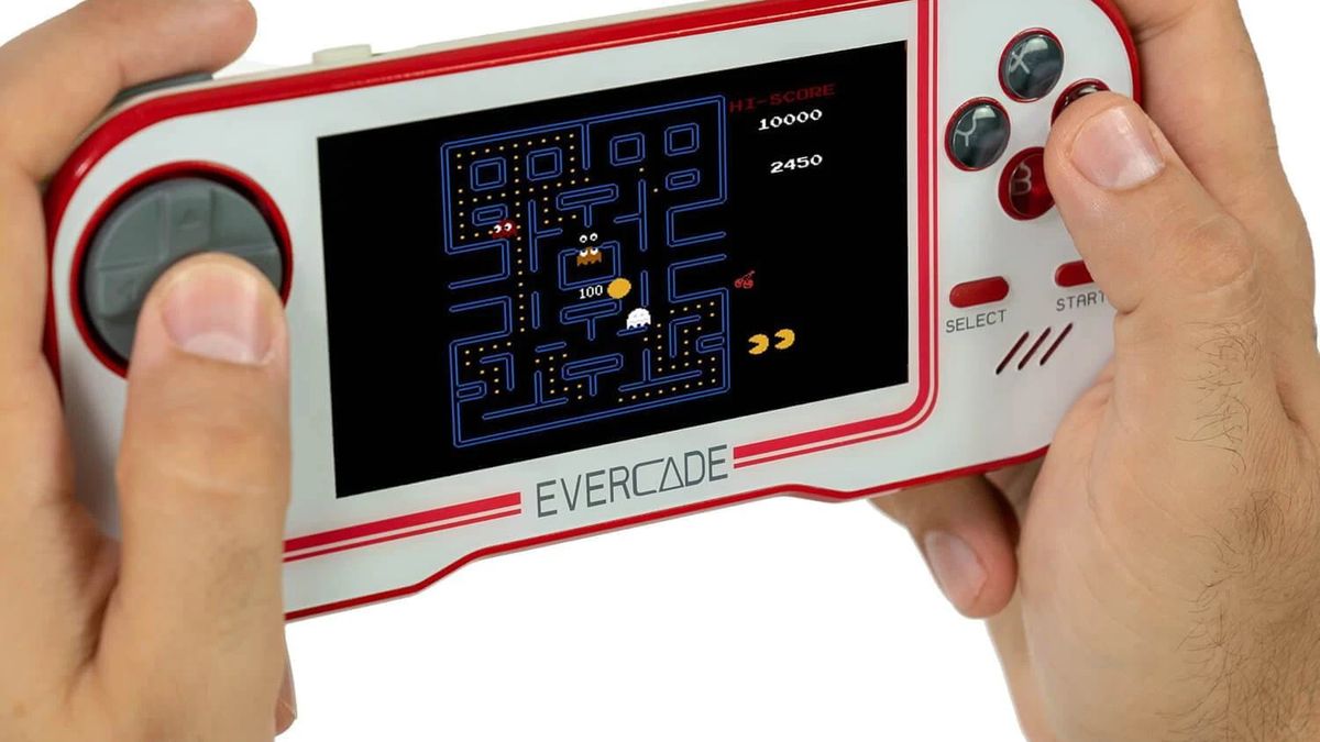 Evercade to nowa retrokonsola na kartridże. Premiera już w maju 1