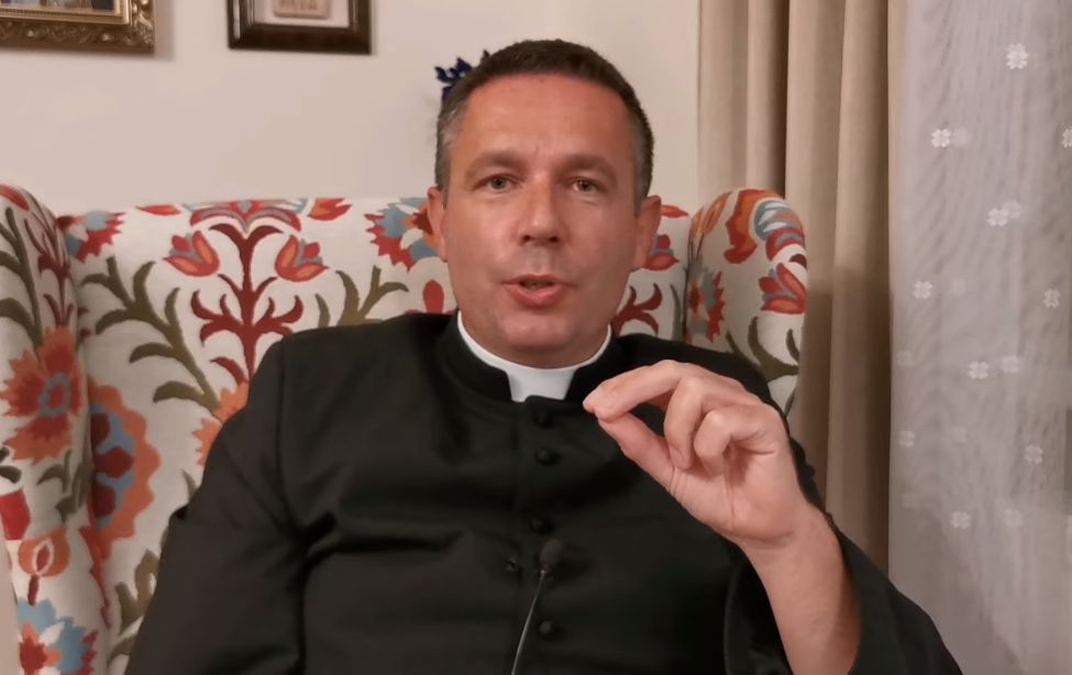 Ksiądz Daniel Wachowiak porównuje YouTube z Kościołem
