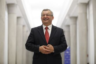 Rząd podniesie opłatę paliwową? Nie ma takich planów - twierdzi minister infrastruktury