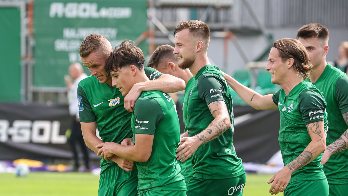 PAP / Paweł Jaskółka / Na zdjęciu: piłkarze Warty Poznań