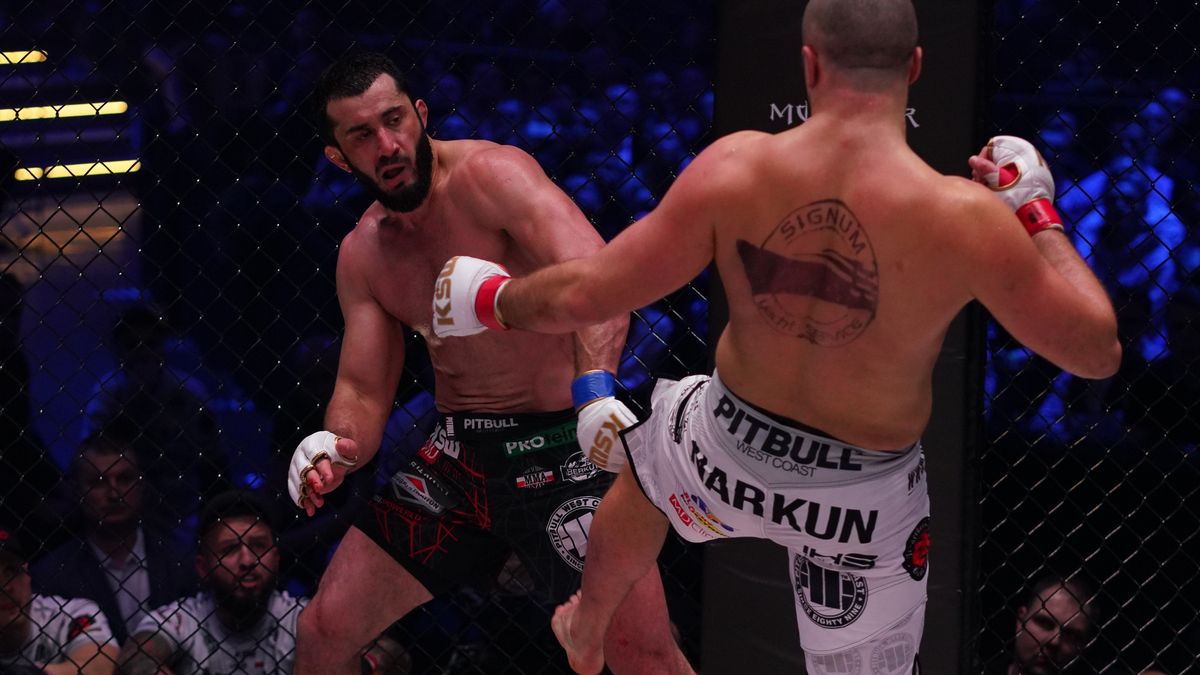 Materiały prasowe / Sebastian Rudnicki (KSW) / Na zdjęciu: Mamed Chalidow i Tomasz Narkun