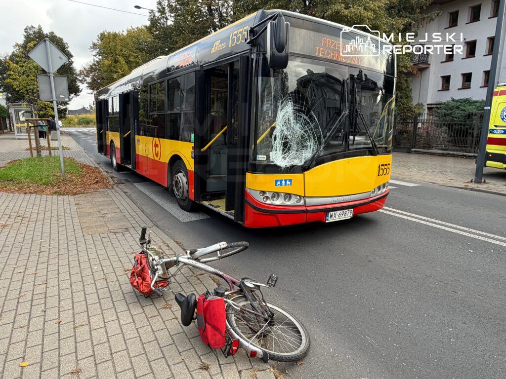 Warszawa: Poważne potrącenie rowerzysty przez autobus na Targówku