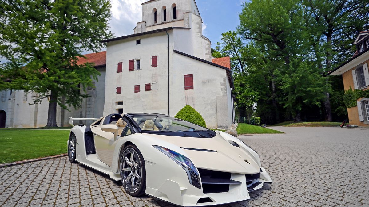 Jednym z samochodów kolekcji był Lamborghini Veneno Roadster. Sprzedano go za 8,3 mln dolarów, czyli ok. 33 mln zł.