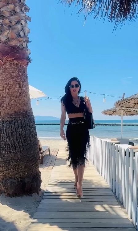 Justyna Steczkowska w czarnym komplecie