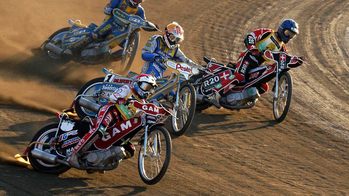 PAP / Roman Koszowski / Na zdjęciu: Ryan Sullivan (cz), Tony Rickardsson (ż), Grzegorz Walasek (n), Marcin Jaguś (b). Kadr z września 2003