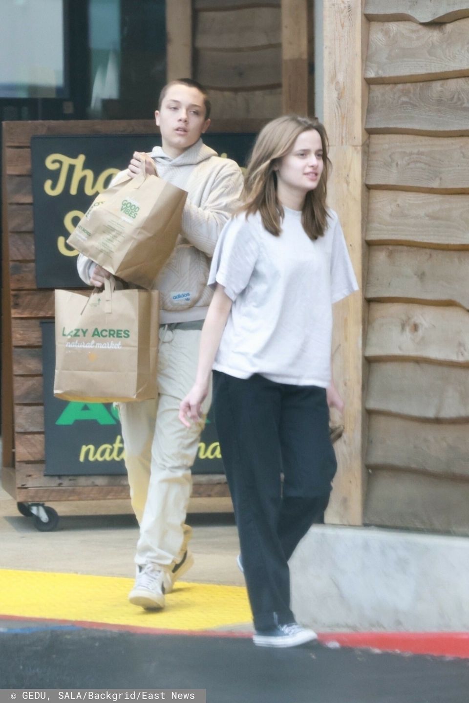 Knox Leon i Vivienne Marcheline Jolie-Pitt robią zakupy