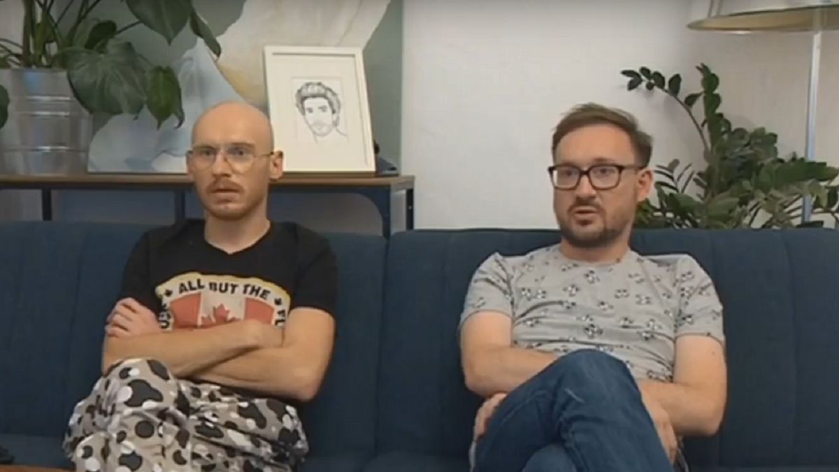 Marcin Kozak (po lewej) zdradza kulisy programu "Gogglebox".