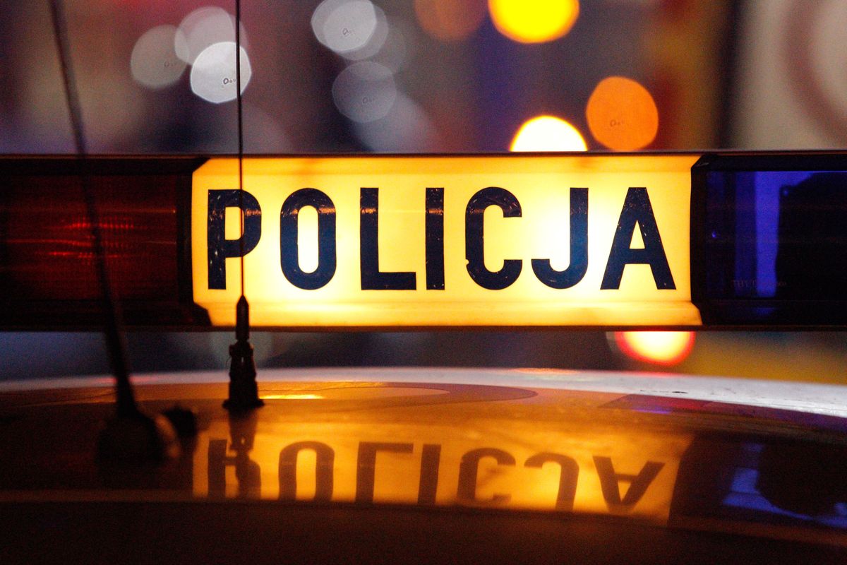 Warszawa. Kierowca BMW wjechał na chodnik. Dwie osoby potrącone