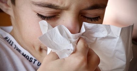 Groźna choroba atakuje. Lekarze biją na alarm i wskazują powód