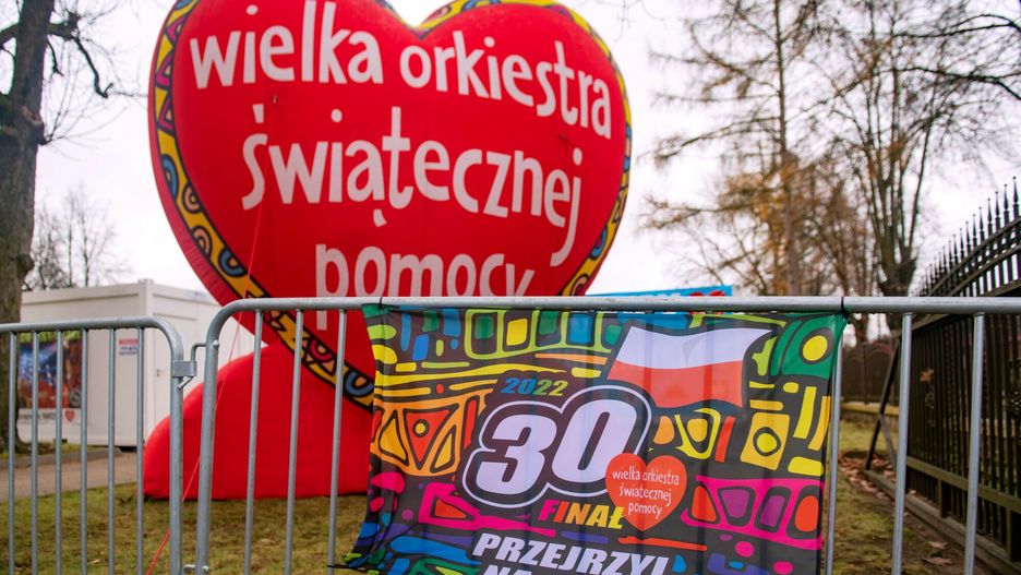 Zbi�rki pomocowe dla migrat�w w Micha?owieFot. Piotr Hukalo/East News, Michalowo k. Hajnowki (woj. podlaskie), 22.11.2021. Punkt humanitarny Wielkiej Orkiestry Swiatecznej Pomocy w Michalowie. Punkt dziala we wspolpracy z Biurem Rzecznika Praw Obywatelskich i Polskim Czerwonym Krzyzem. N/z zbiora WOSP i CaritasPiotr Hukalo