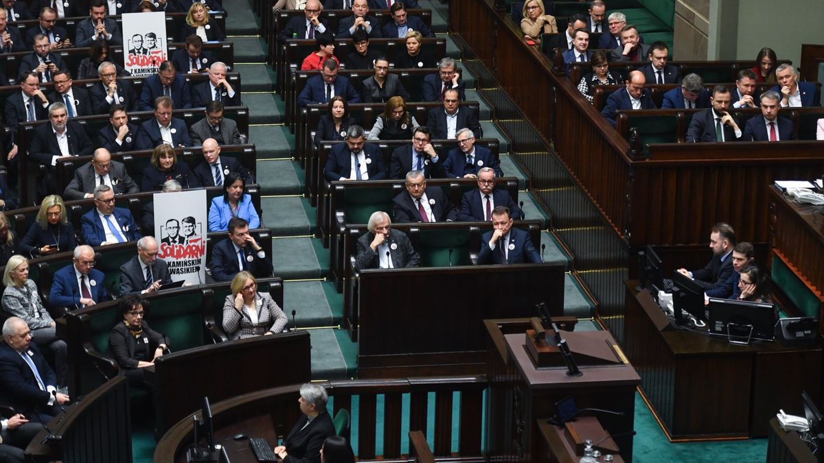 Warszawa, 17.01.2024. Posłowie i członkowie rządu na sali obrad Sejmu w Warszawie