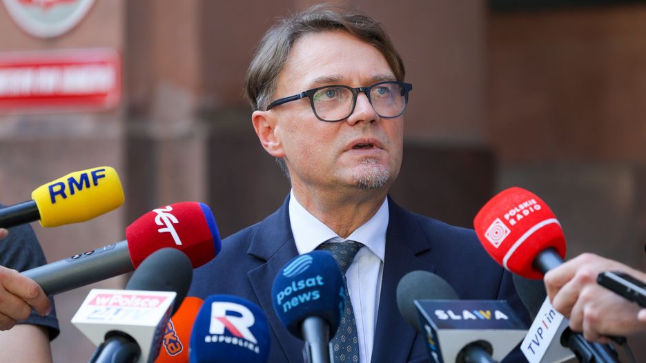 Pawe� Wro�ski
Warszawa, 04.09.2025. Rzecznik prasowy MSZ Pawe� Wro�ski podczas briefingu prasowego przed siedzib� Ministerstwa Spraw Zagranicznych w Warszawie, 4 bm. Rzecznik resortu spraw zagranicznych zaprezentowa� dalsze szczeg�y programu wizyty wicepremiera Rados�awa Sikorskiego w USA. (amb) PAP/Rafa� Guz
Rafa� Guz
briefing, briefing prasowy, dyplomacja, konferencja praasowa, Ministerstwo Spraw Zagranicznych, MSZ, polityk, polityka, Polska, prasowy, zagraniczna