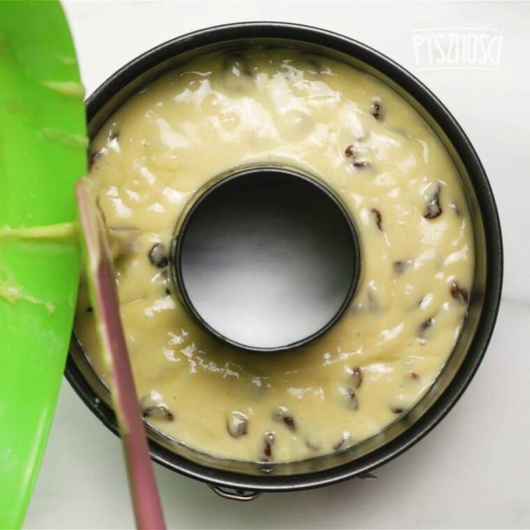 genialne ciasto z jabłkami i rodzynkami