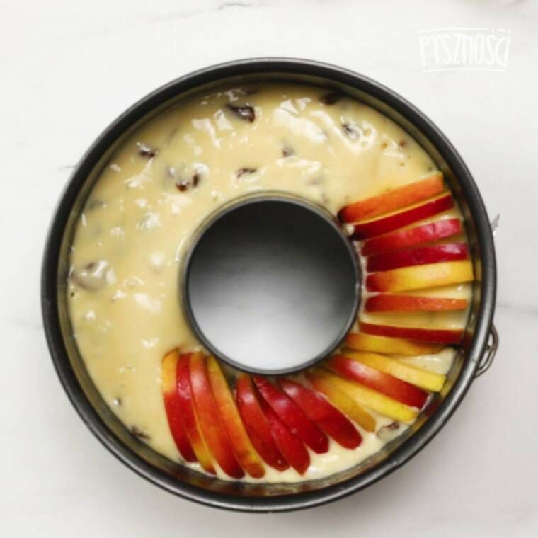 genialne ciasto z jabłkami i rodzynkami