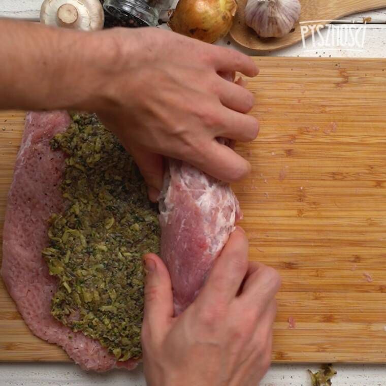 rolada ze schabu z pieczarkami